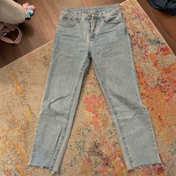 Brandy Melville Denim - Brandy Melville Cropped Jeans